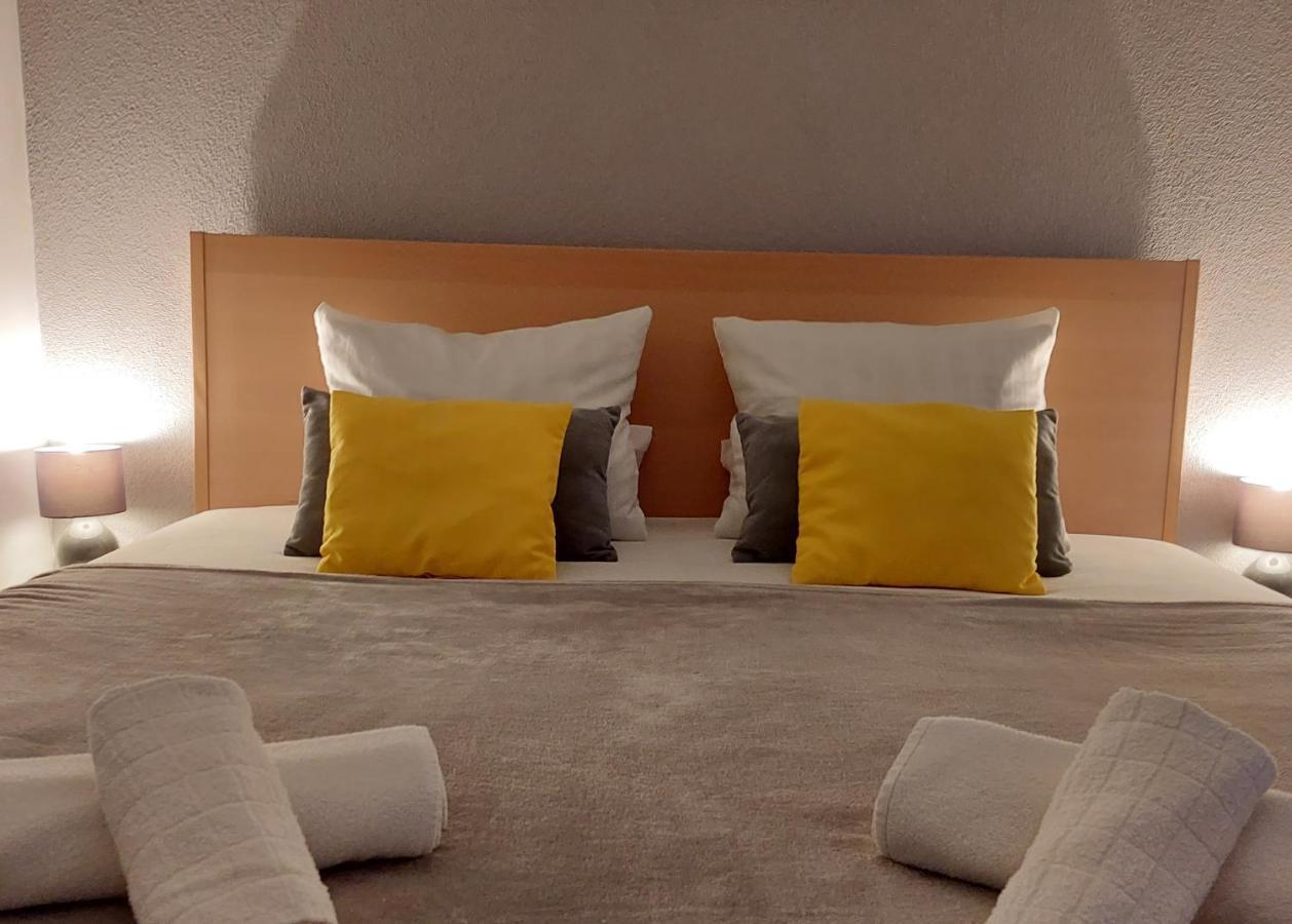 Koller Apartmanhaz Шарвар Экстерьер фото